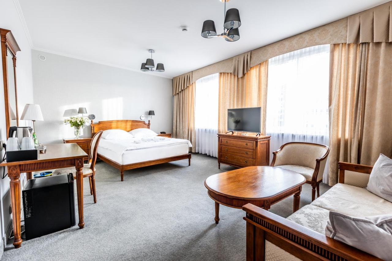 Hotel Pod Zlota Roza เคียลเซ ภายนอก รูปภาพ
