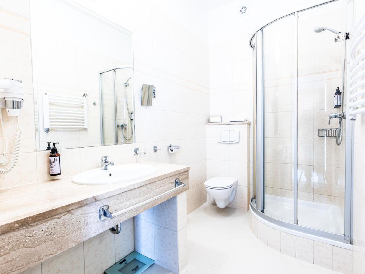 Hotel Pod Zlota Roza เคียลเซ ภายนอก รูปภาพ