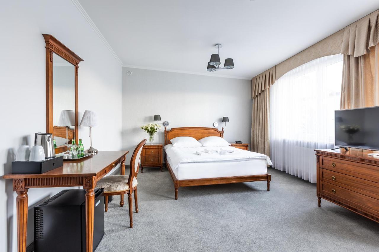 Hotel Pod Zlota Roza เคียลเซ ภายนอก รูปภาพ