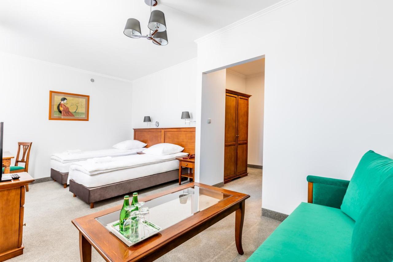 Hotel Pod Zlota Roza เคียลเซ ภายนอก รูปภาพ