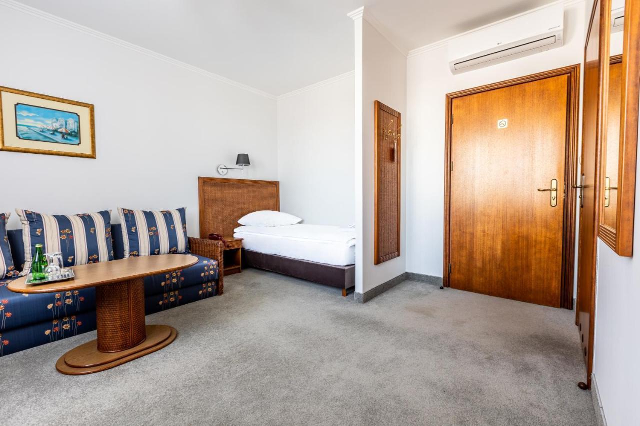 Hotel Pod Zlota Roza เคียลเซ ภายนอก รูปภาพ