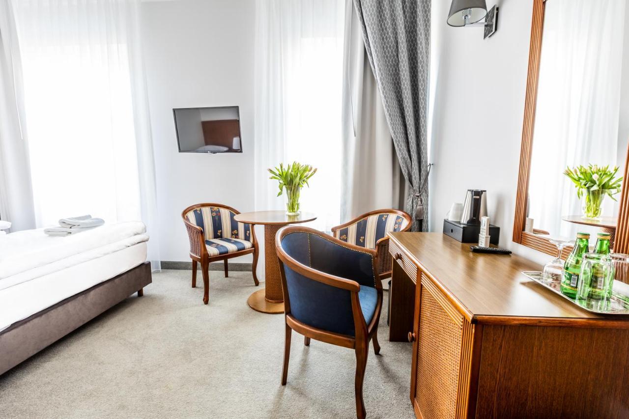 Hotel Pod Zlota Roza เคียลเซ ภายนอก รูปภาพ