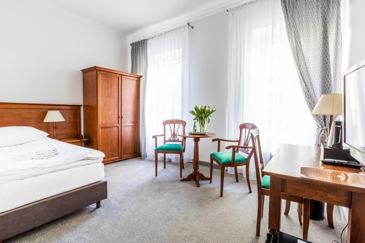 Hotel Pod Zlota Roza เคียลเซ ภายนอก รูปภาพ