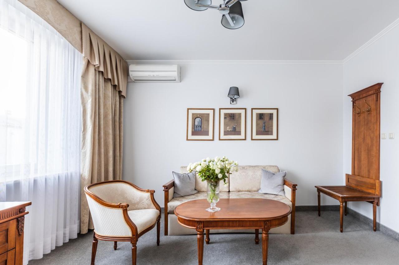 Hotel Pod Zlota Roza เคียลเซ ภายนอก รูปภาพ