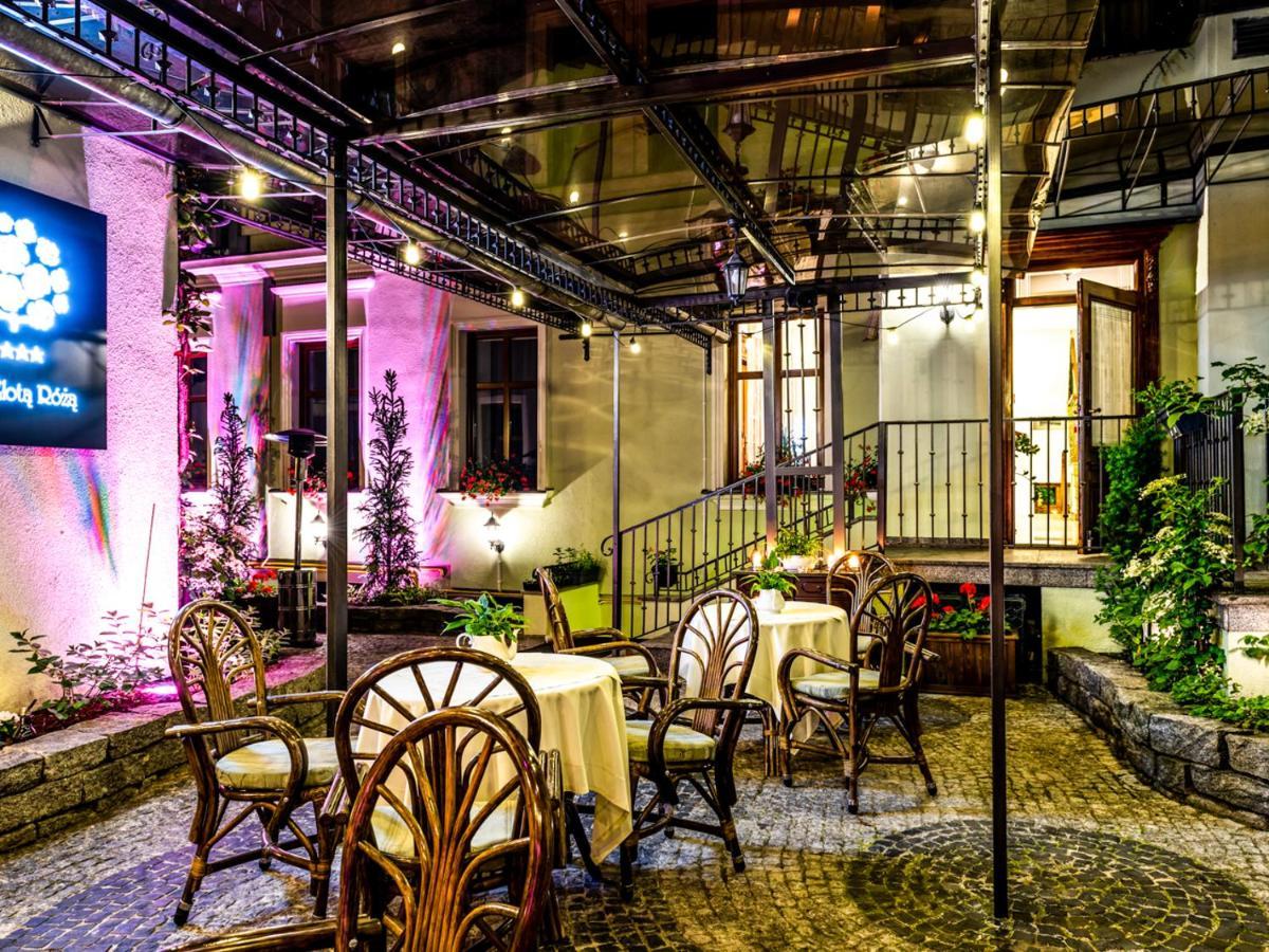 Hotel Pod Zlota Roza เคียลเซ ภายนอก รูปภาพ