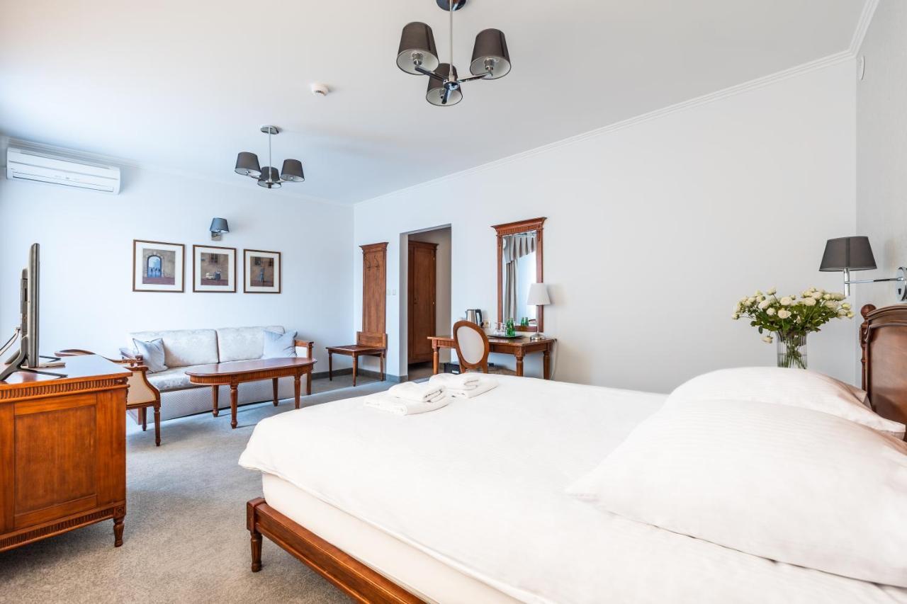 Hotel Pod Zlota Roza เคียลเซ ภายนอก รูปภาพ