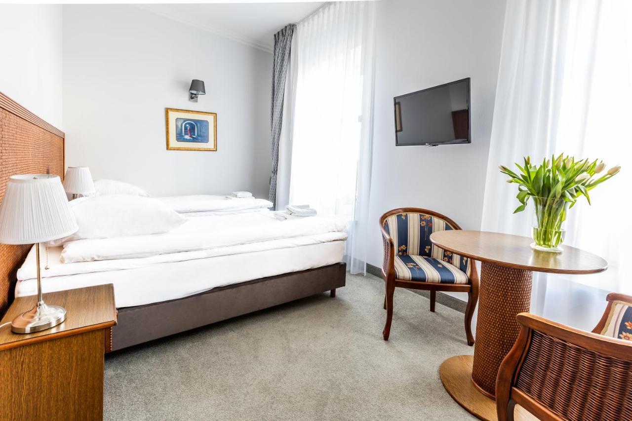 Hotel Pod Zlota Roza เคียลเซ ภายนอก รูปภาพ