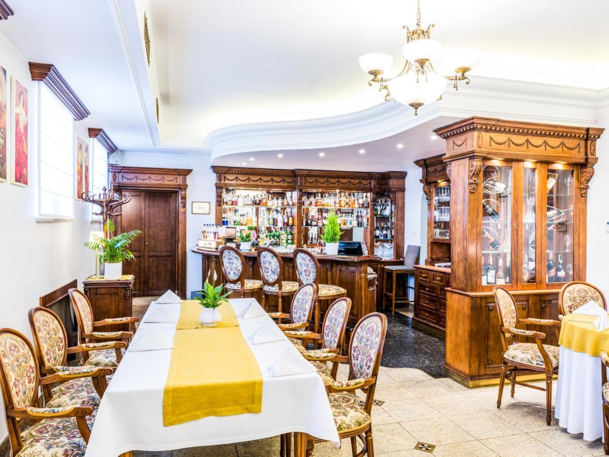 Hotel Pod Zlota Roza เคียลเซ ภายนอก รูปภาพ