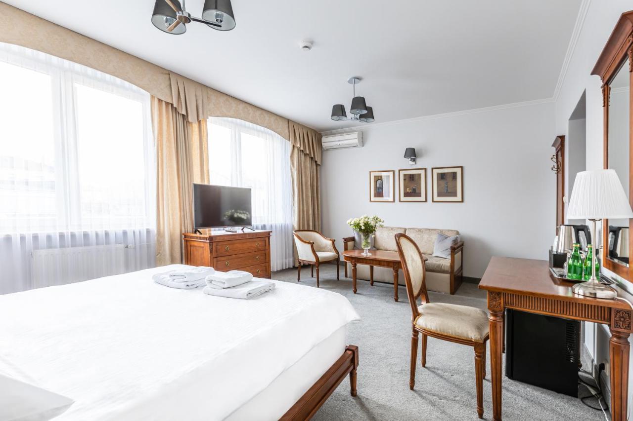 Hotel Pod Zlota Roza เคียลเซ ภายนอก รูปภาพ