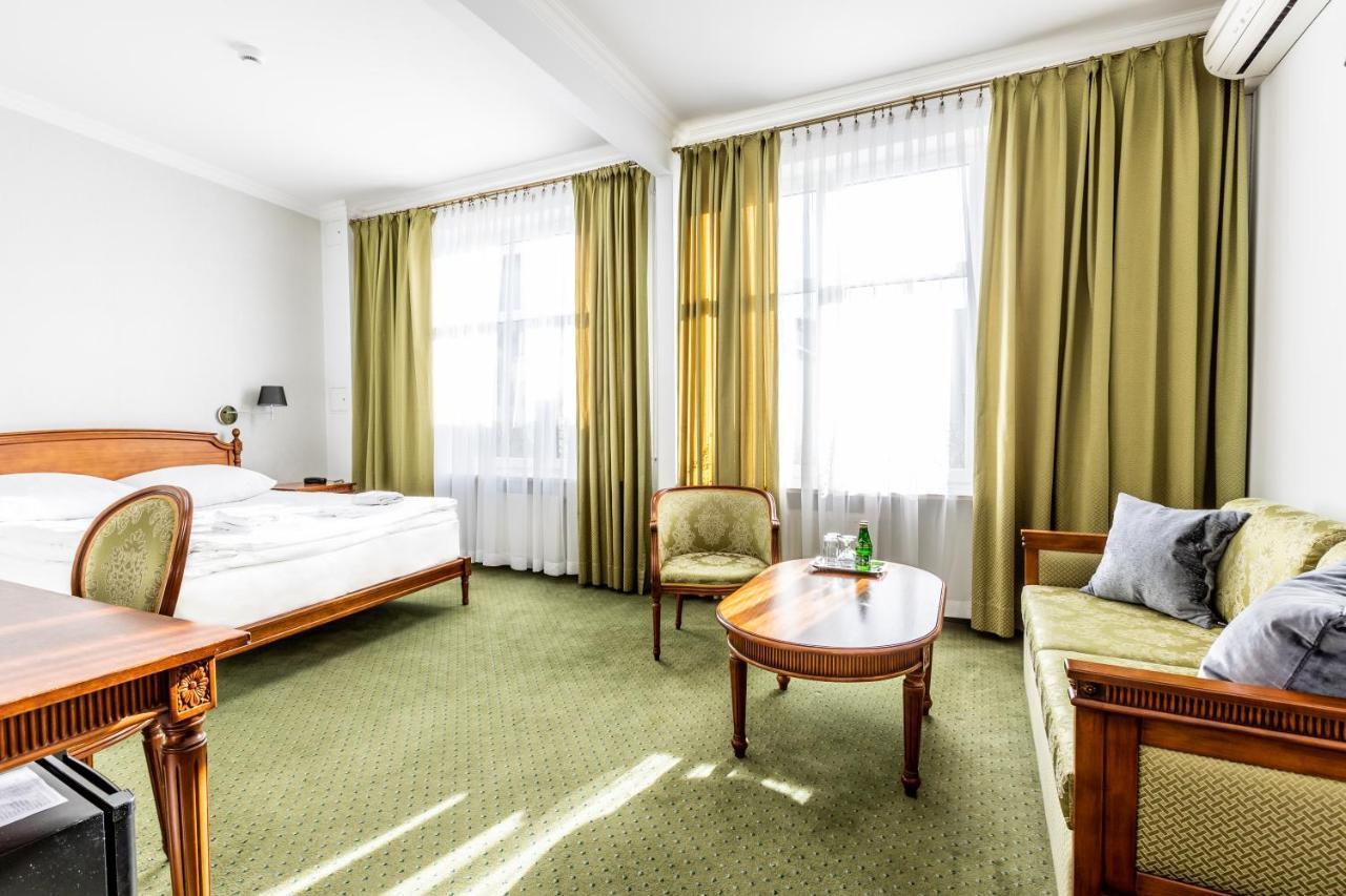 Hotel Pod Zlota Roza เคียลเซ ภายนอก รูปภาพ