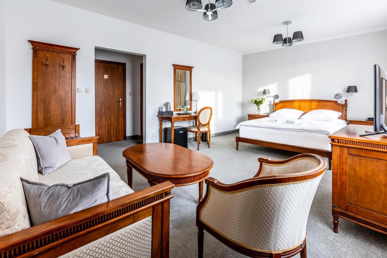 Hotel Pod Zlota Roza เคียลเซ ภายนอก รูปภาพ