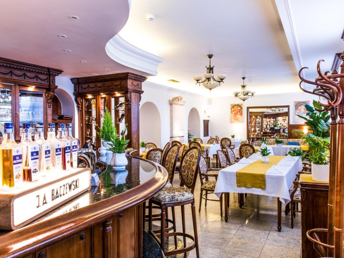 Hotel Pod Zlota Roza เคียลเซ ภายนอก รูปภาพ
