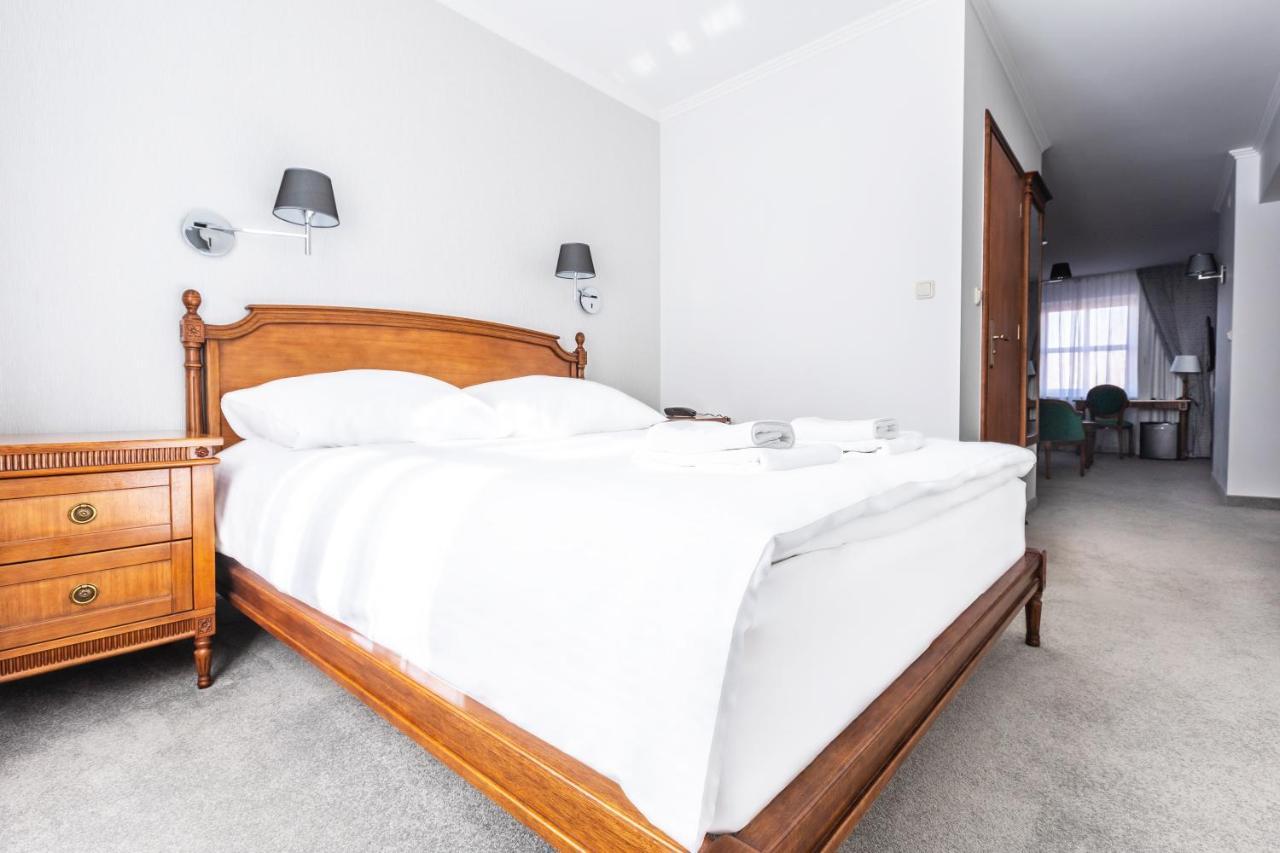Hotel Pod Zlota Roza เคียลเซ ภายนอก รูปภาพ