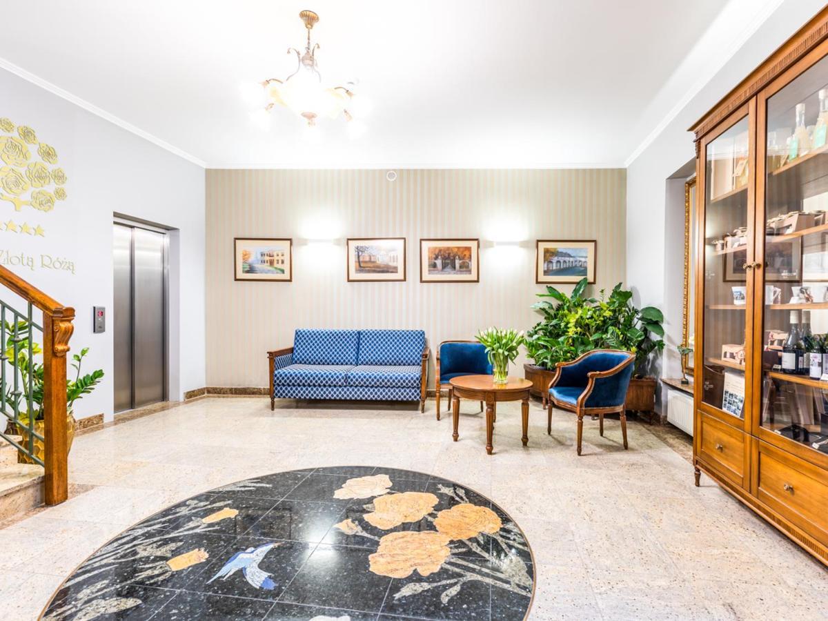 Hotel Pod Zlota Roza เคียลเซ ภายนอก รูปภาพ