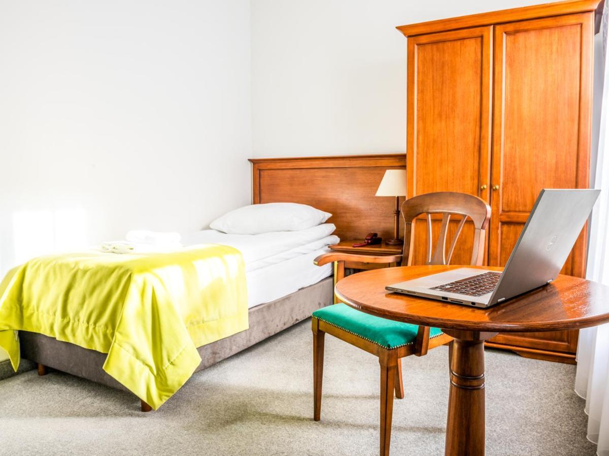 Hotel Pod Zlota Roza เคียลเซ ภายนอก รูปภาพ