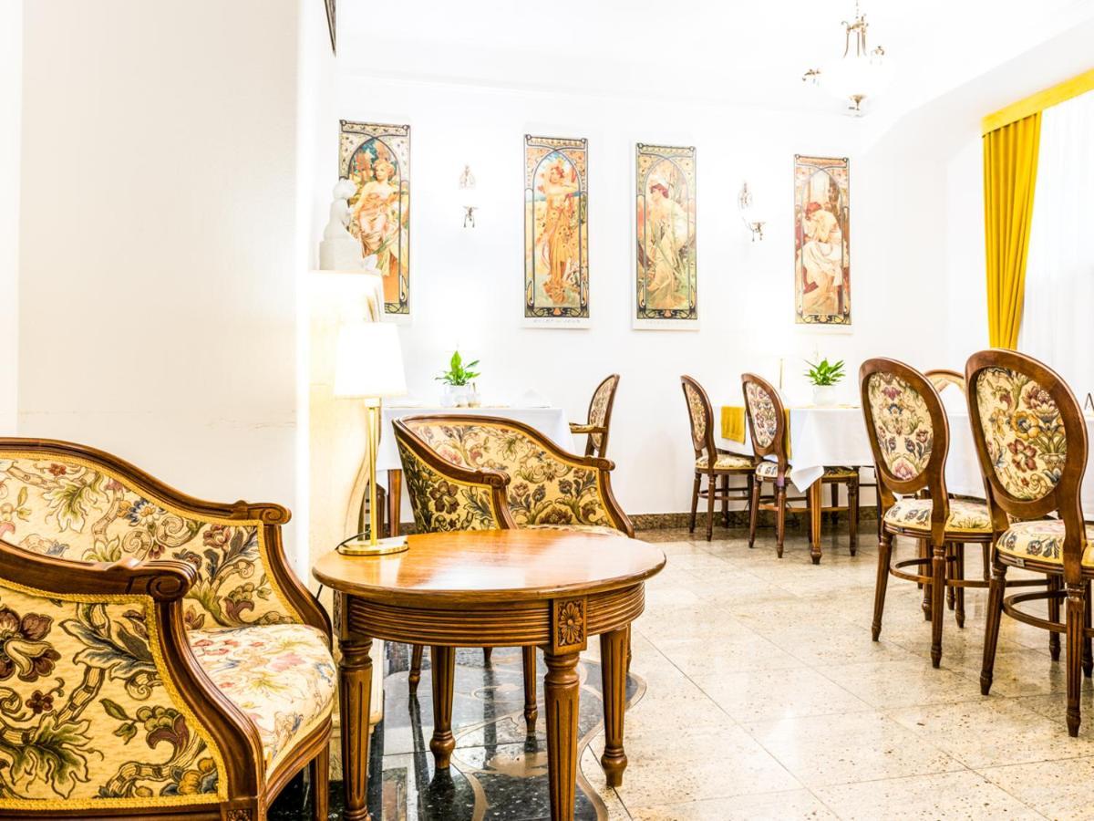 Hotel Pod Zlota Roza เคียลเซ ภายนอก รูปภาพ