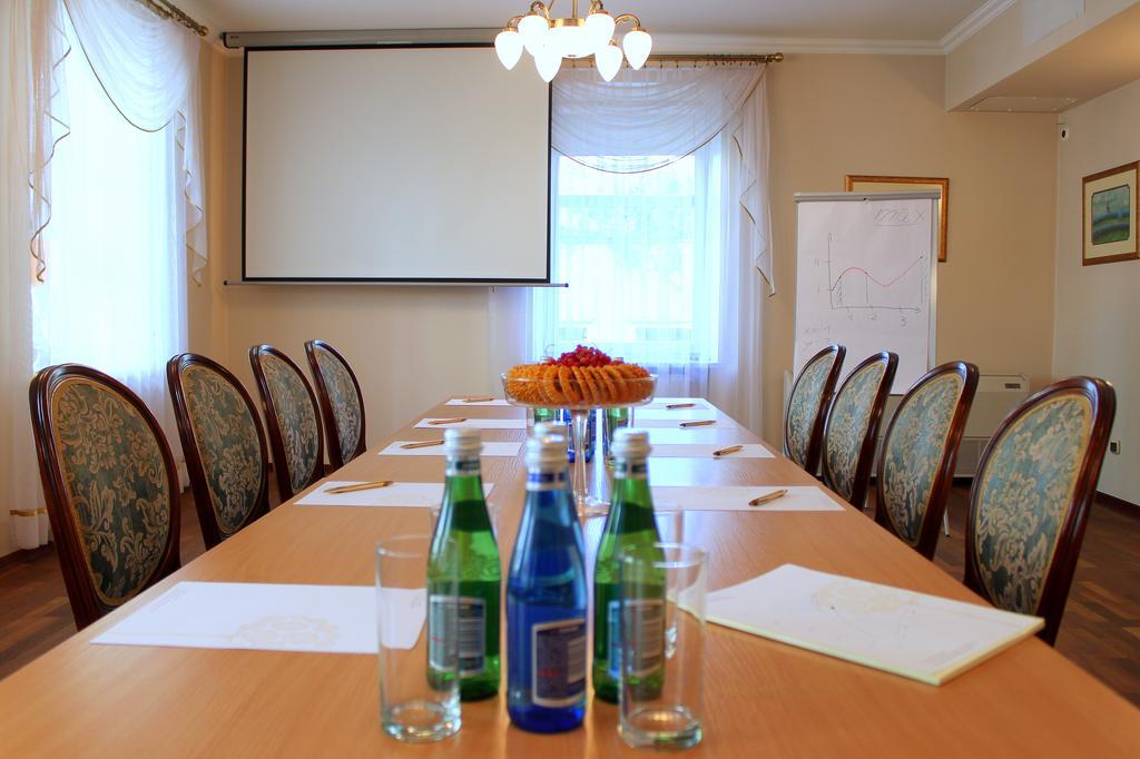 Hotel Pod Zlota Roza เคียลเซ ภายนอก รูปภาพ