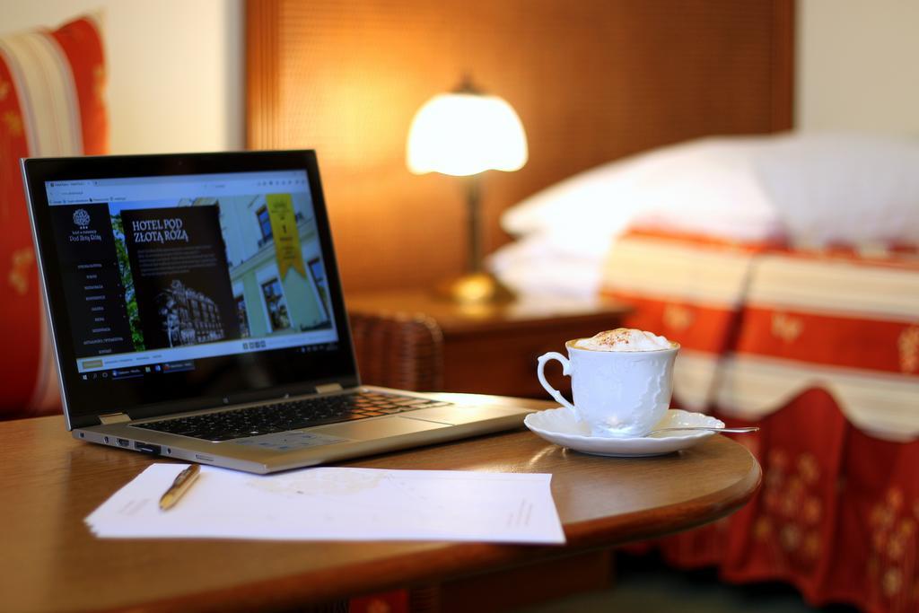 Hotel Pod Zlota Roza เคียลเซ ภายนอก รูปภาพ