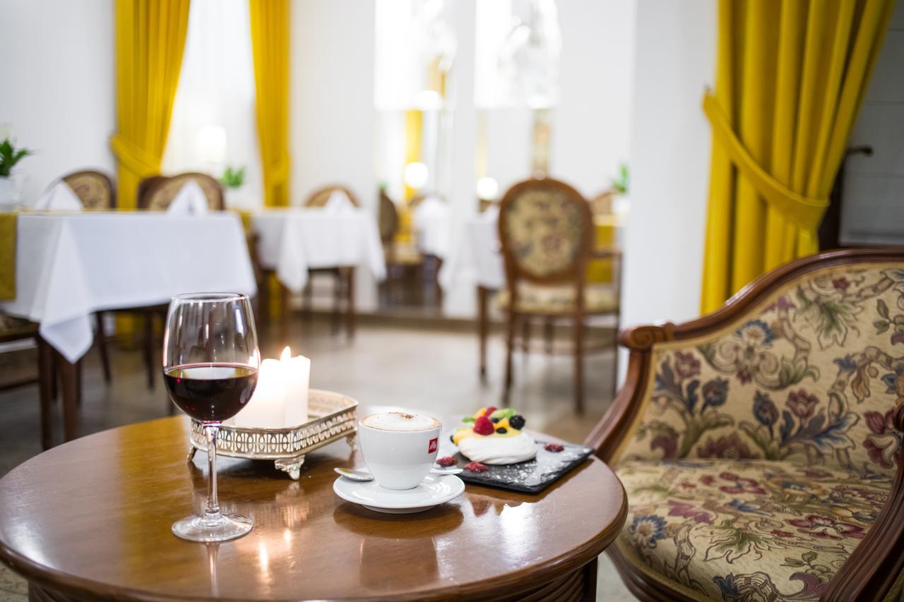 Hotel Pod Zlota Roza เคียลเซ ภายนอก รูปภาพ