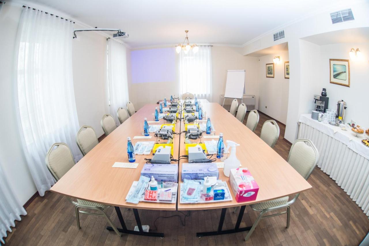 Hotel Pod Zlota Roza เคียลเซ ภายนอก รูปภาพ