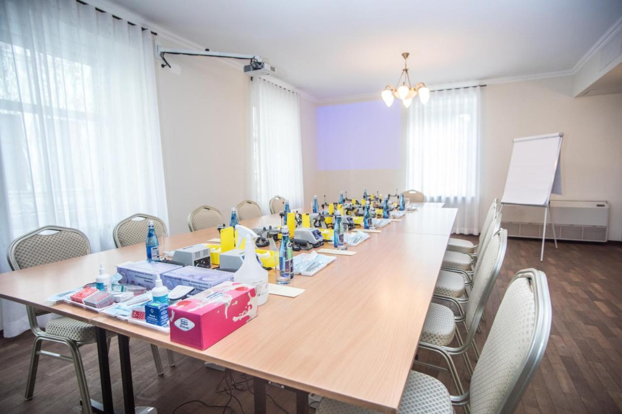 Hotel Pod Zlota Roza เคียลเซ ภายนอก รูปภาพ